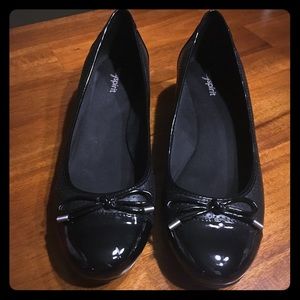 Black wedge shoe